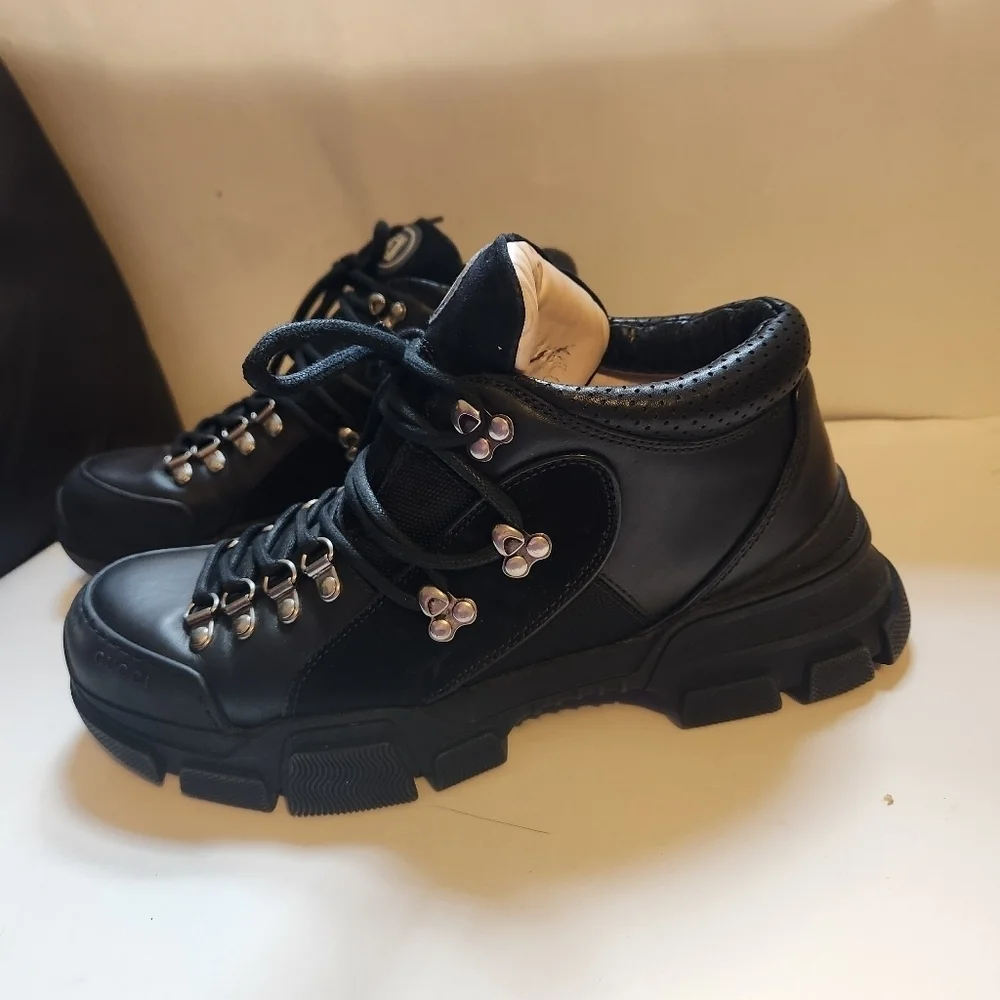 Gucci Flashtrek sneakers size 8 in EUC